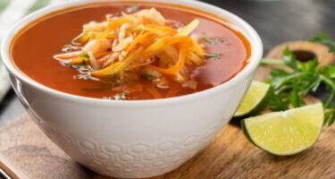 sopa de col con pollo