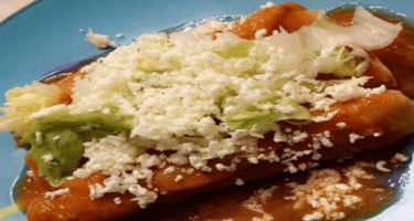 tacos de pollo salsa roja